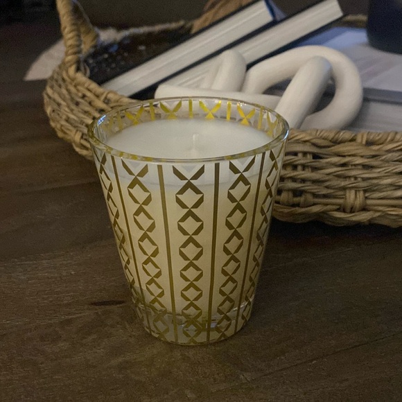 Nest New York Holiday Classic Candle 8.1 oz New with No Box - Picture 1 of 4